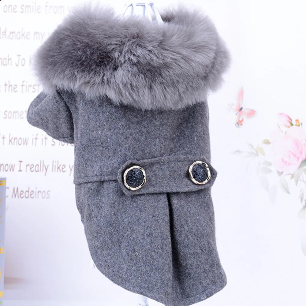 Chaqueta con cuello de piel para mascotas