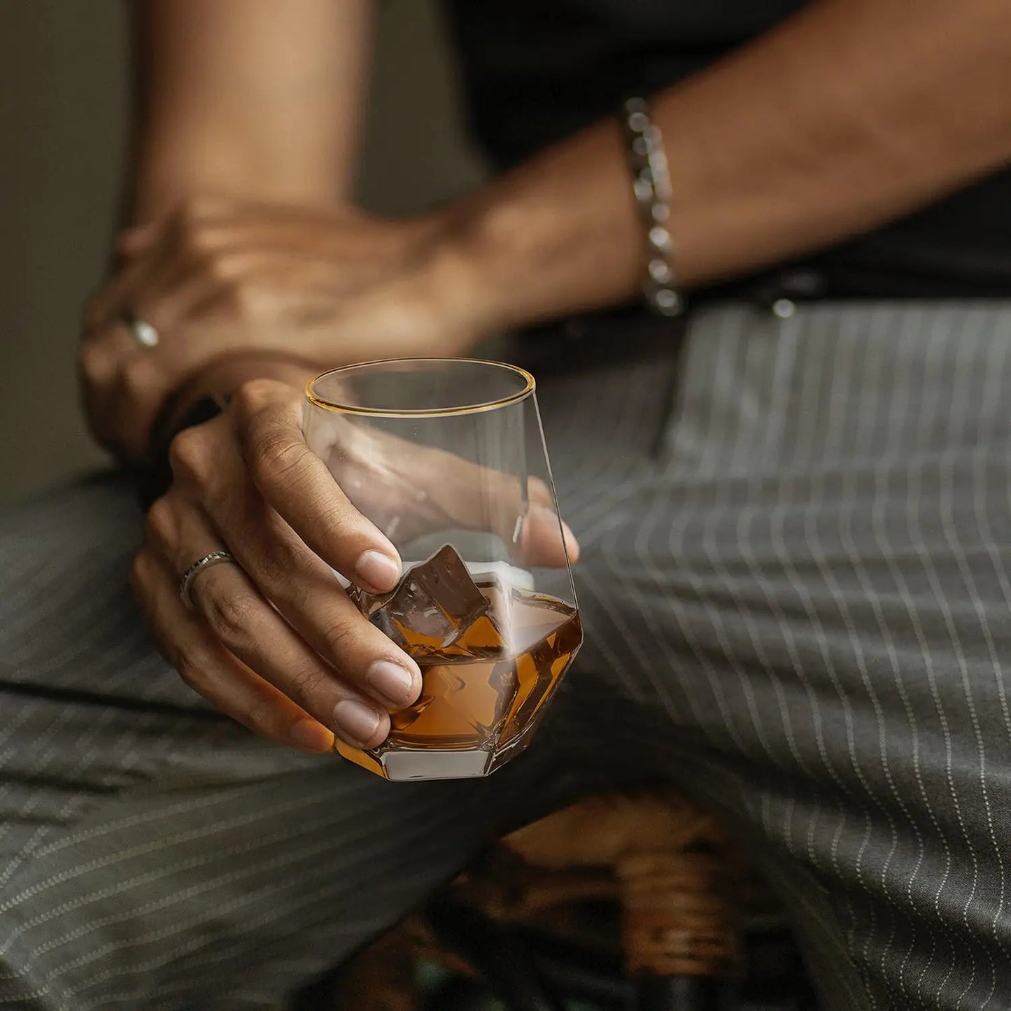 Juego de 2 vasos de whisky con borde dorado y forma de diamante