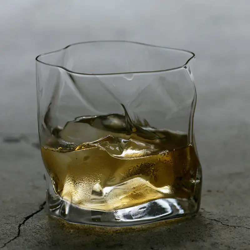 Vaso de whisky estilo japonés arrugado