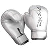 Guantes de boxeo plateados